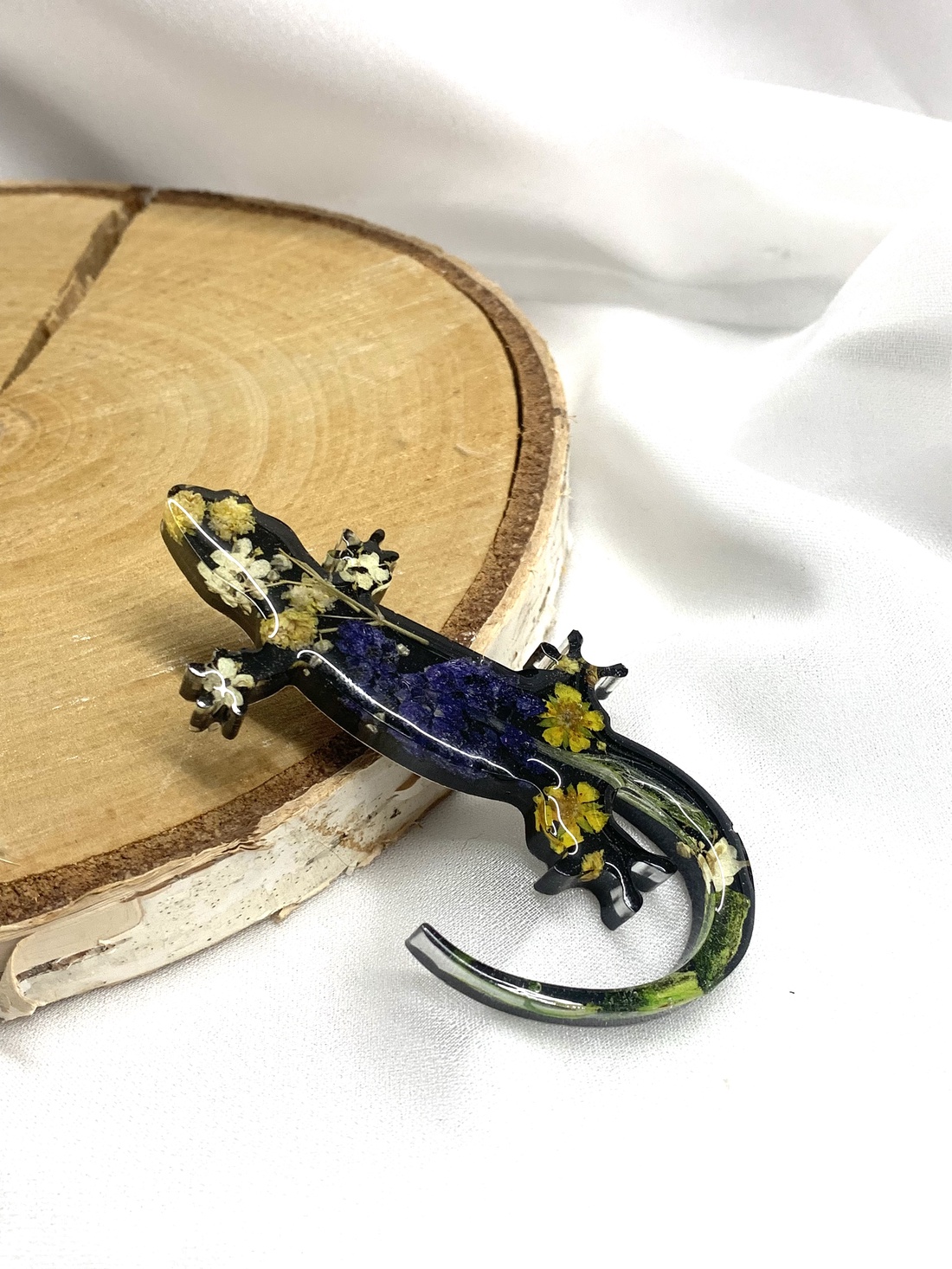 Broșă handmade unicat - din rasina 00595 - bijuterii - broșă, insigne - insigne - Artynos.ro Broșă handmade unicat - din rasina 00595 - bijuterii - broșă, insigne - insigne - Artynos.ro