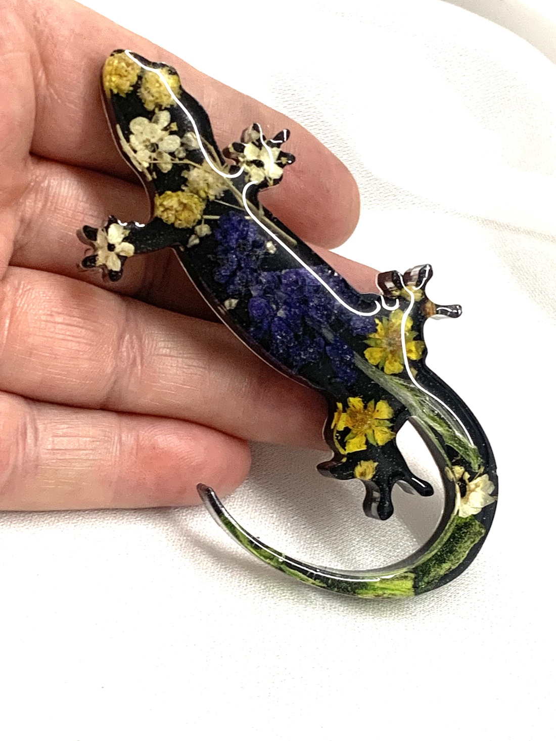 Broșă handmade unicat - din rasina 00595 - bijuterii - broșă, insigne - insigne - Artynos.ro Broșă handmade unicat - din rasina 00595 - bijuterii - broșă, insigne - insigne - Artynos.ro
