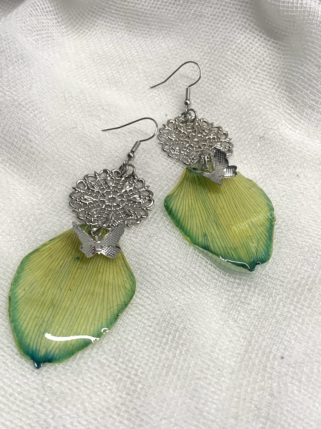 cercei handmade unicat din rasina si flori naturale 00564 - bijuterii - cercei - cercei drop - Artynos.ro cercei handmade unicat din rasina si flori naturale 00564 - bijuterii - cercei - cercei drop - Artynos.ro