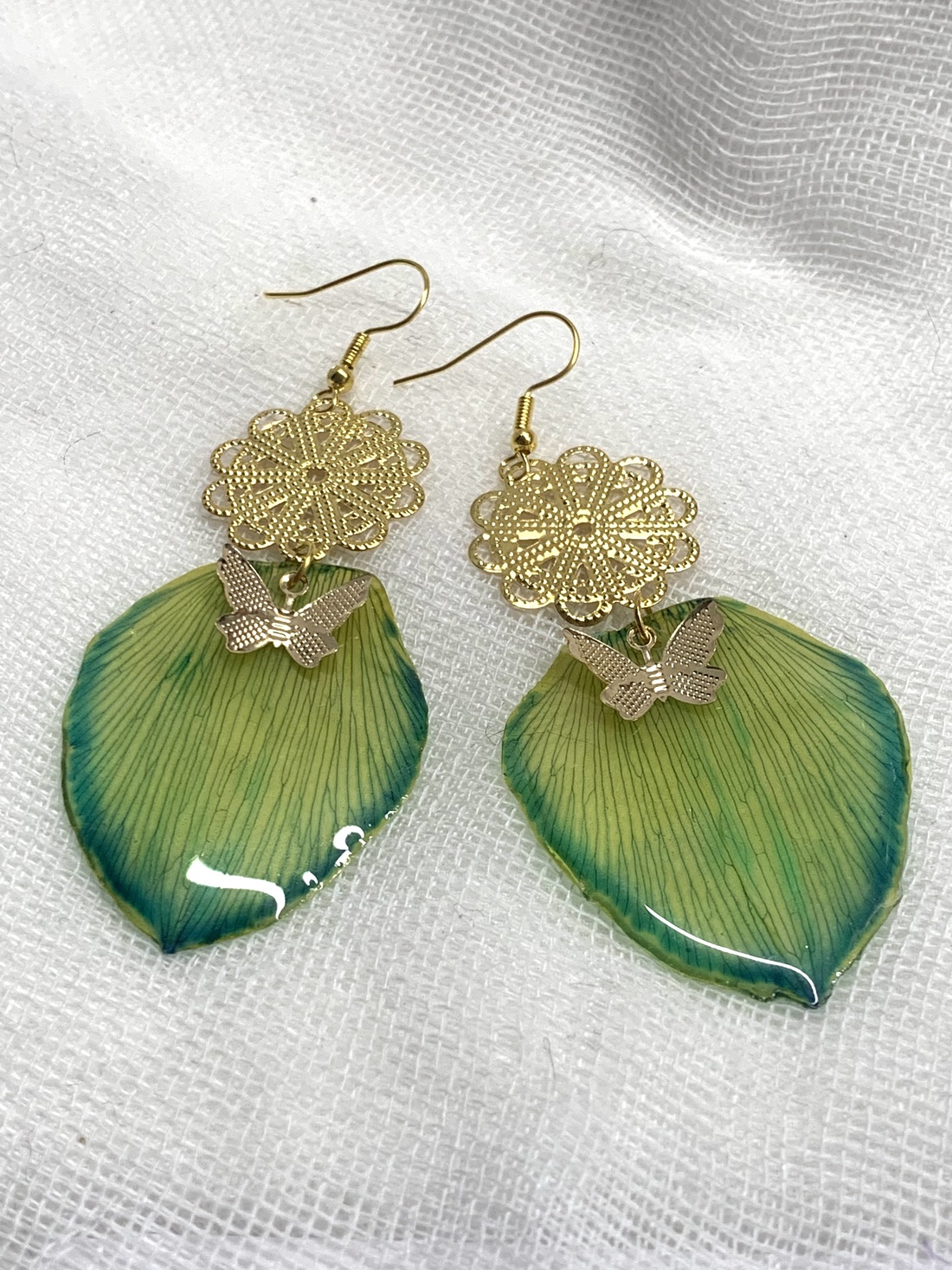 cercei handmade unicat din rasina si flori naturale 00424 - bijuterii - cercei - cercei drop - Artynos.ro cercei handmade unicat din rasina si flori naturale 00424 - bijuterii - cercei - cercei drop - Artynos.ro