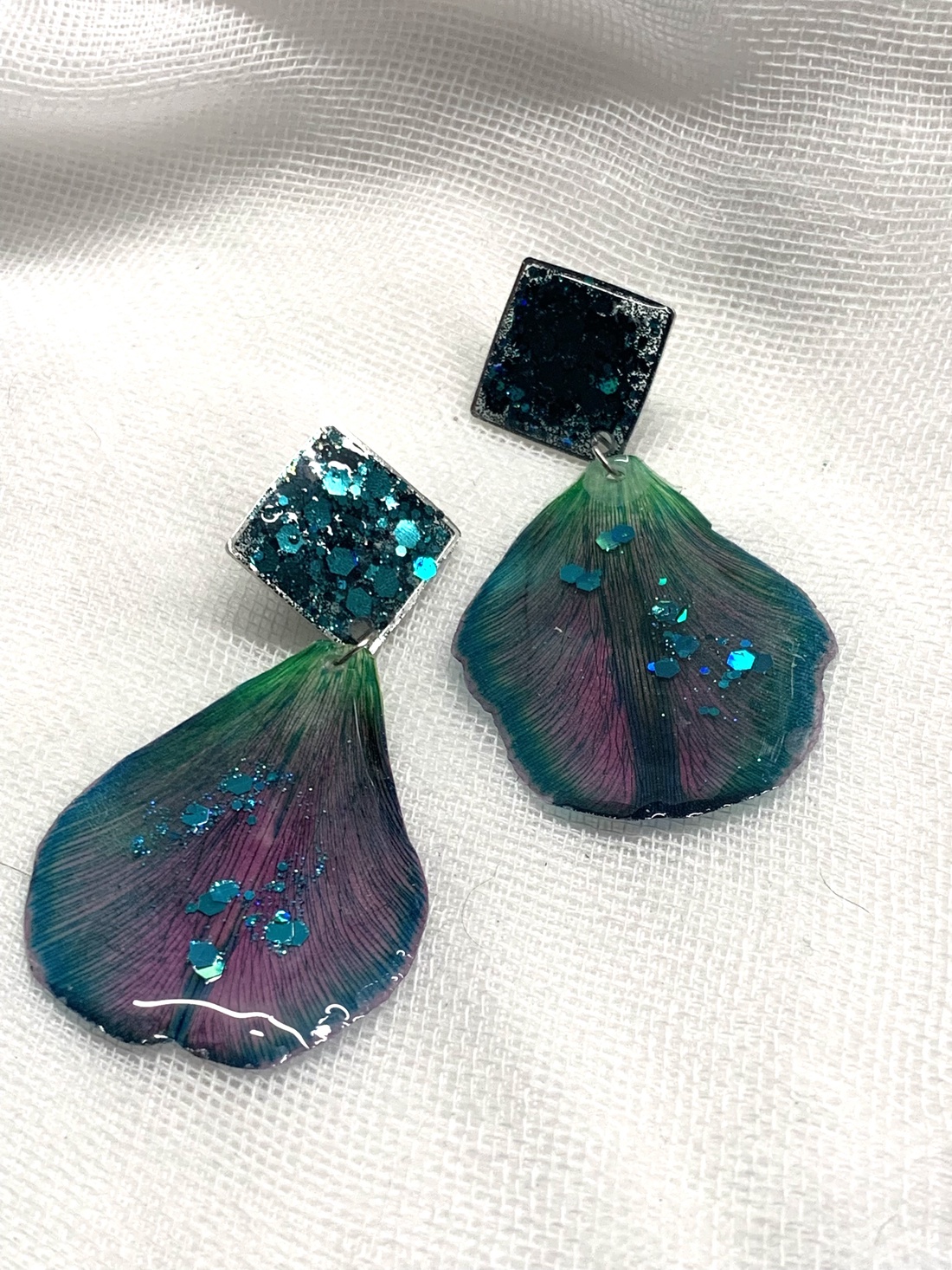 cercei handmade unicat din rasina si flori naturale 00122 - bijuterii - cercei - cercei drop - Artynos.ro cercei handmade unicat din rasina si flori naturale 00122 - bijuterii - cercei - cercei drop - Artynos.ro
