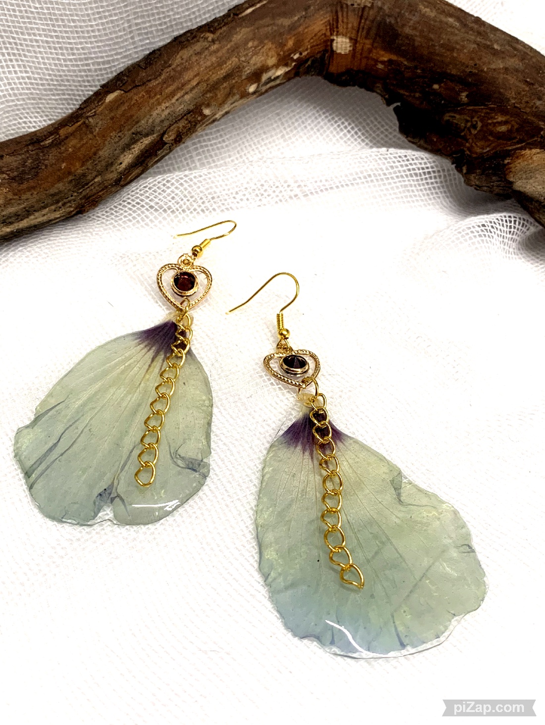 cercei handmade unicat din rasina si flori naturale 00565 - bijuterii - cercei - cercei drop - Artynos.ro cercei handmade unicat din rasina si flori naturale 00565 - bijuterii - cercei - cercei drop - Artynos.ro