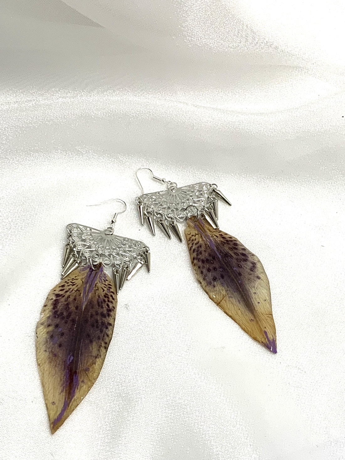 cercei handmade unicat din rasina si flori naturale 00604 - - Artynos.ro cercei handmade unicat din rasina si flori naturale 00604 - - Artynos.ro