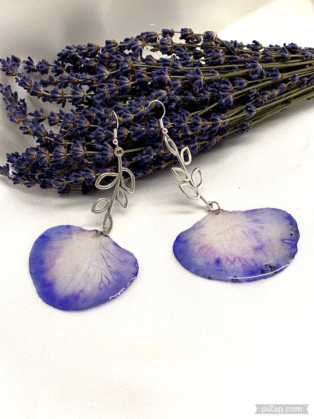 cercei handmade unicat din rasina si flori naturale 00635 - - Artynos.ro cercei handmade unicat din rasina si flori naturale 00635 - - Artynos.ro