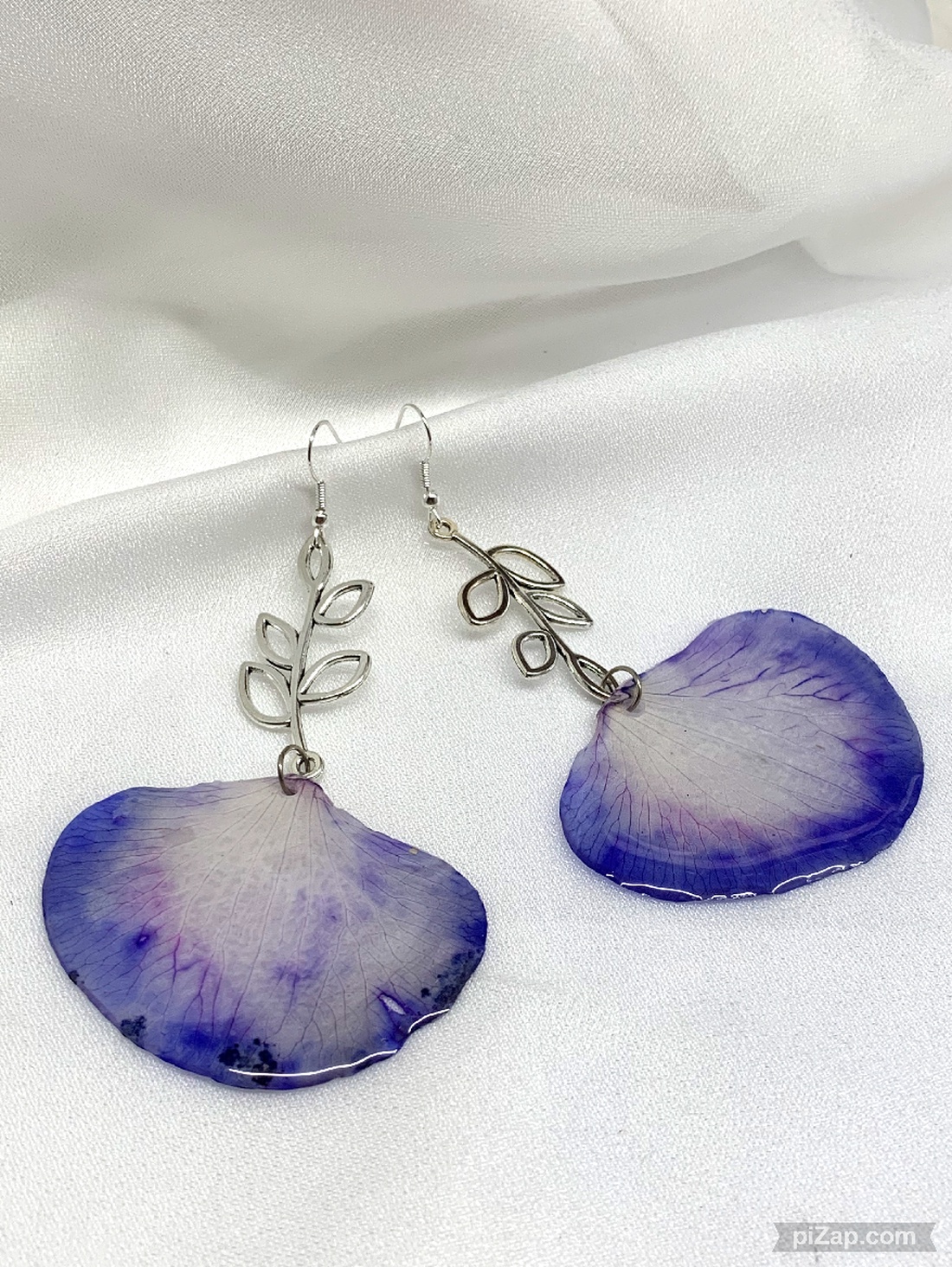 cercei handmade unicat din rasina si flori naturale 00635 - - Artynos.ro cercei handmade unicat din rasina si flori naturale 00635 - - Artynos.ro