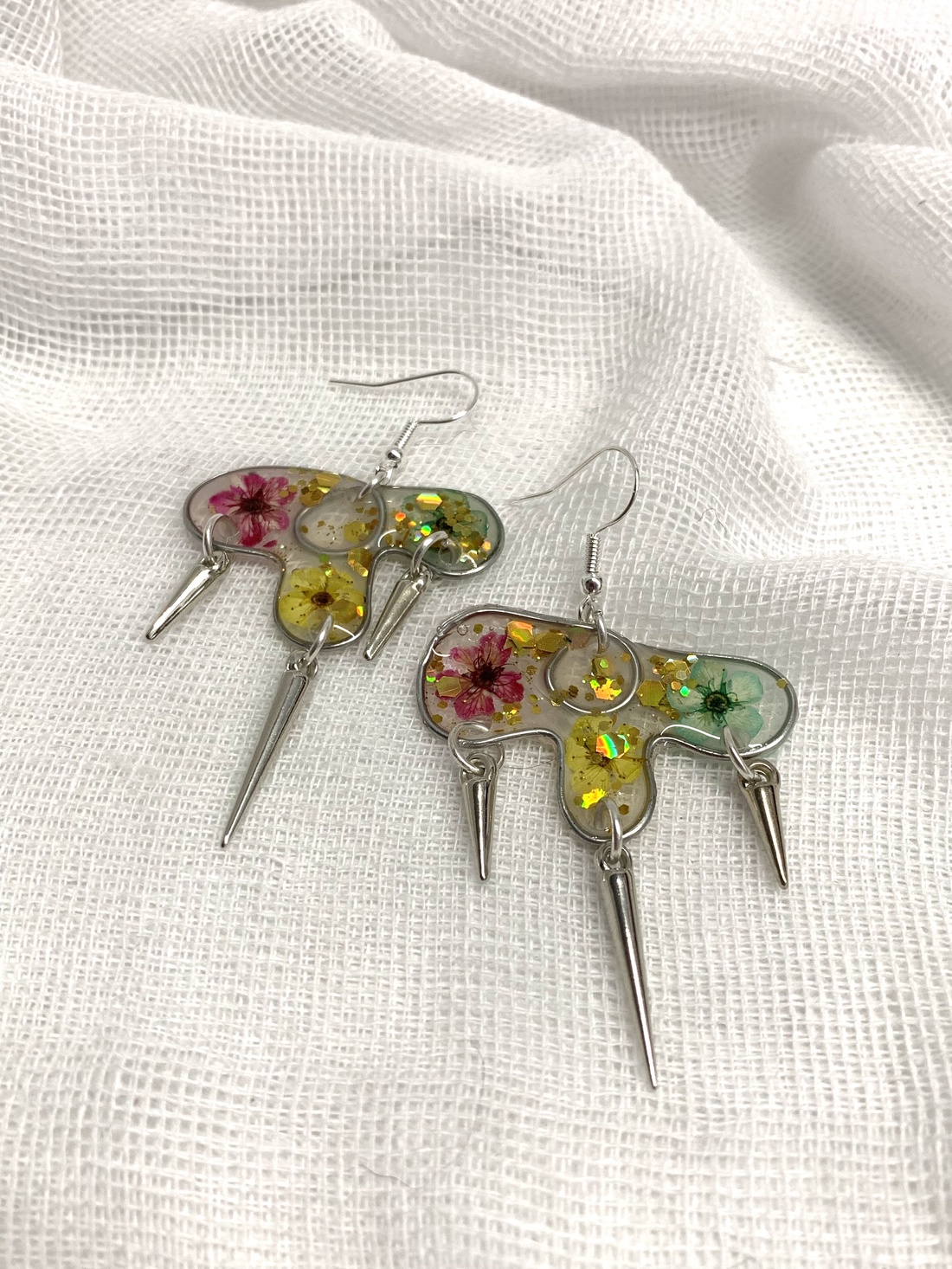 cercei handmade unicat din rasina si flori naturale 00638 - - Artynos.ro cercei handmade unicat din rasina si flori naturale 00638 - - Artynos.ro