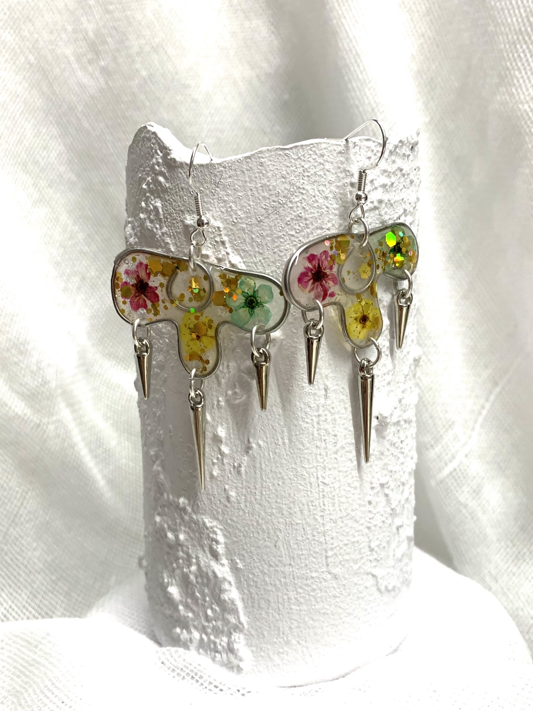 cercei handmade unicat din rasina si flori naturale 00638 - - Artynos.ro cercei handmade unicat din rasina si flori naturale 00638 - - Artynos.ro