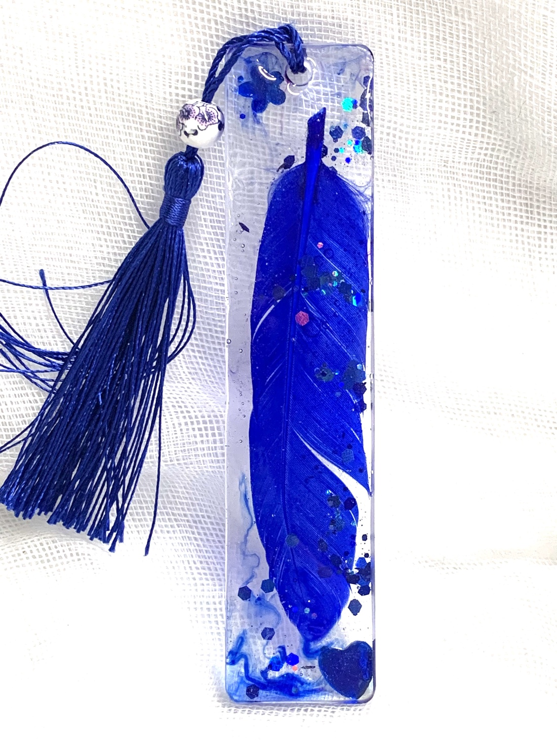 Semn de carte handmade unicat - din rasina 00657 - cărți și creații cu tematică muzicală, cadouri - semn de carte - Artynos.ro Semn de carte handmade unicat - din rasina 00657 - cărți și creații cu tematică muzicală, cadouri - semn de carte - Artynos.ro