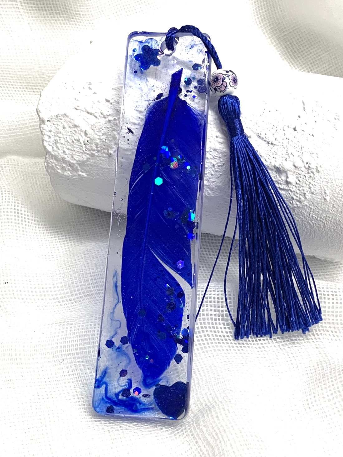 Semn de carte handmade unicat - din rasina 00657 - cărți și creații cu tematică muzicală, cadouri - semn de carte - Artynos.ro Semn de carte handmade unicat - din rasina 00657 - cărți și creații cu tematică muzicală, cadouri - semn de carte - Artynos.ro