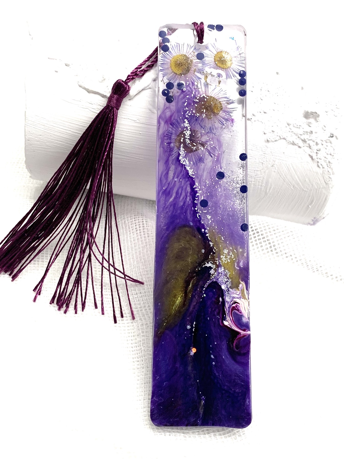 Semn de carte handmade unicat -din rasina 00657 - cărți și creații cu tematică muzicală, cadouri - semn de carte - Artynos.ro Semn de carte handmade unicat -din rasina 00657 - cărți și creații cu tematică muzicală, cadouri - semn de carte - Artynos.ro