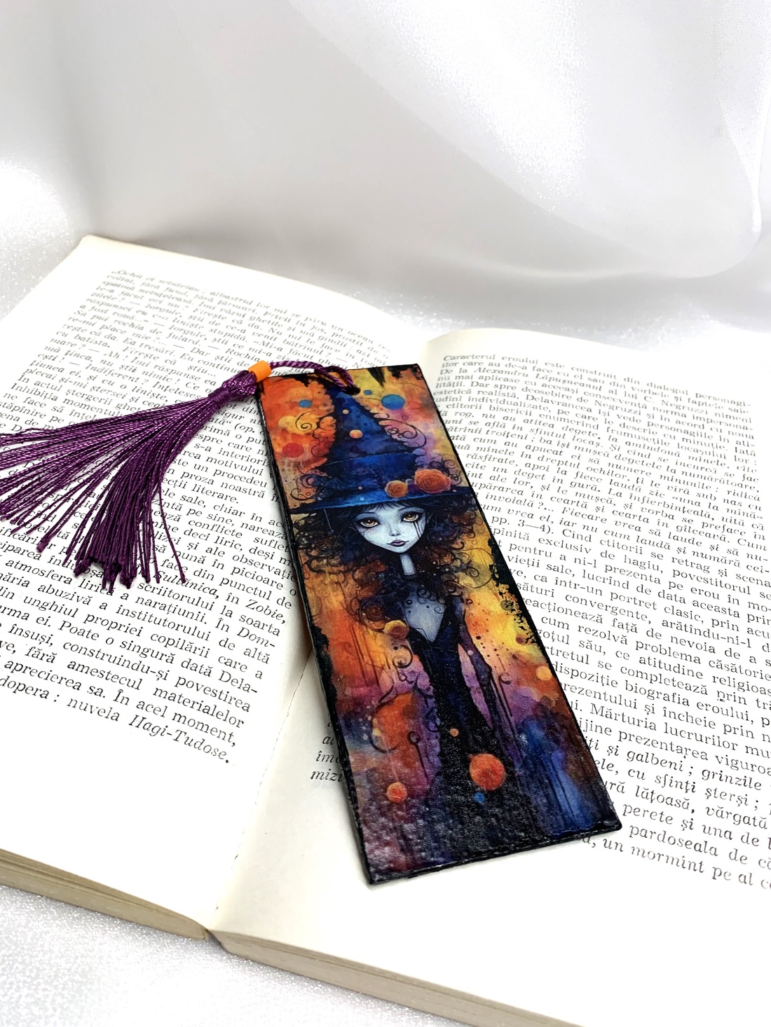 Semn de carte din lemn, decorat manual 00685 - cărți și creații cu tematică muzicală, cadouri - semn de carte - Artynos.ro Semn de carte din lemn, decorat manual 00685 - cărți și creații cu tematică muzicală, cadouri - semn de carte - Artynos.ro