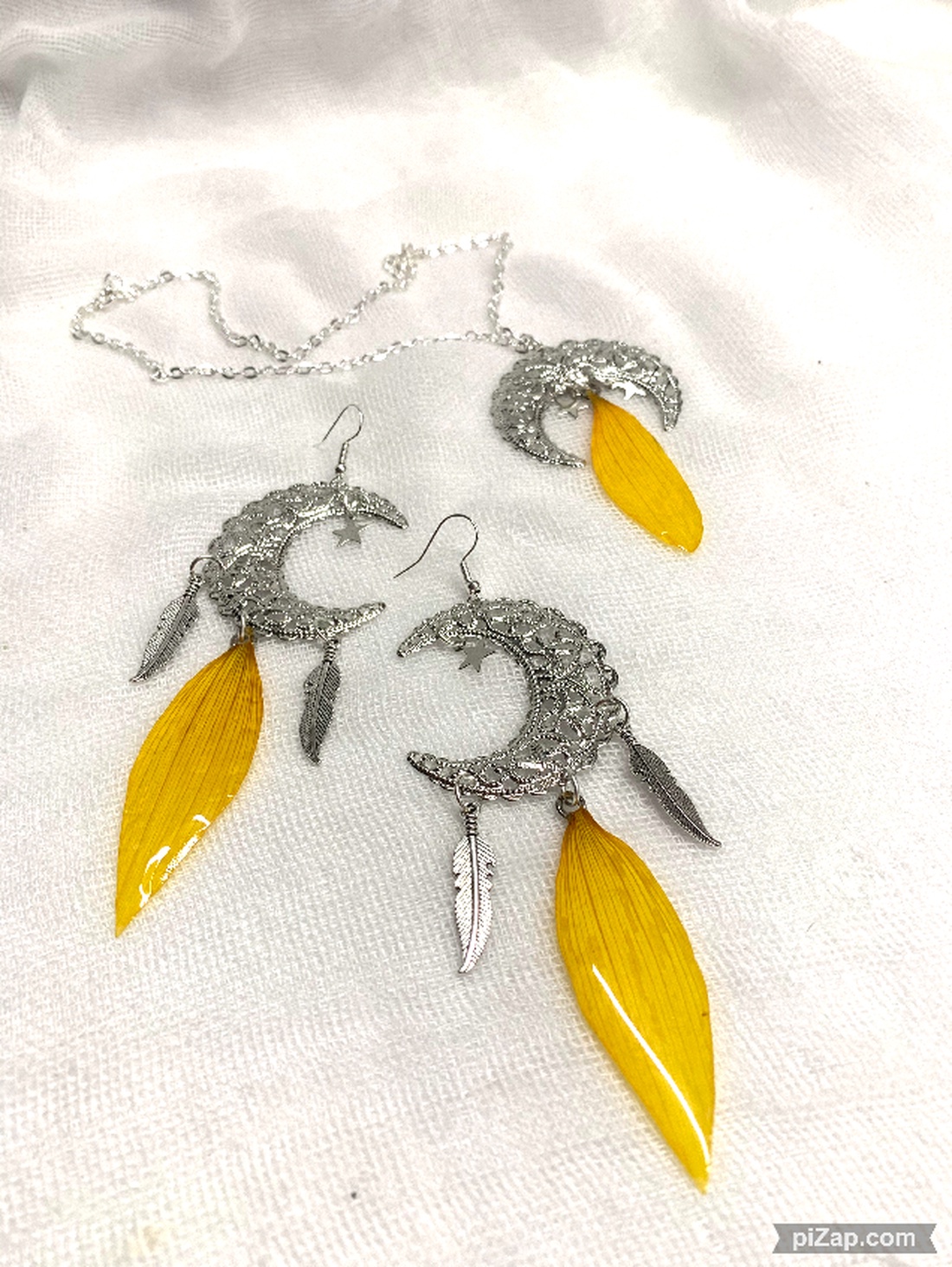 Set bijuterii handmade unicat din rașină și flori naturale 00688 - - Artynos.ro Set bijuterii handmade unicat din rașină și flori naturale 00688 - - Artynos.ro