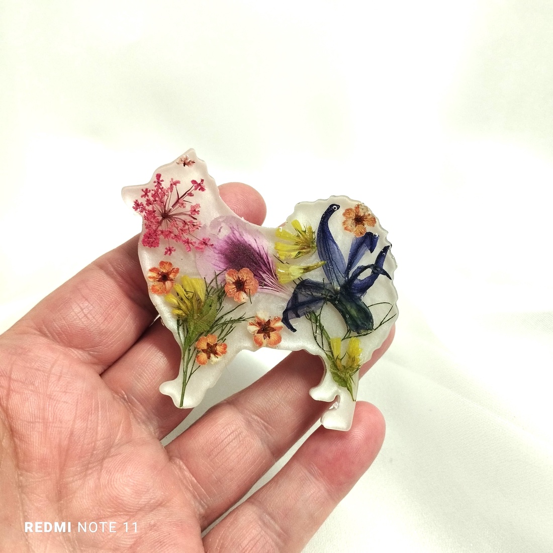 Broșă handmade unicat - din rasina 00695 - bijuterii - broșă, insigne - insigne - Artynos.ro