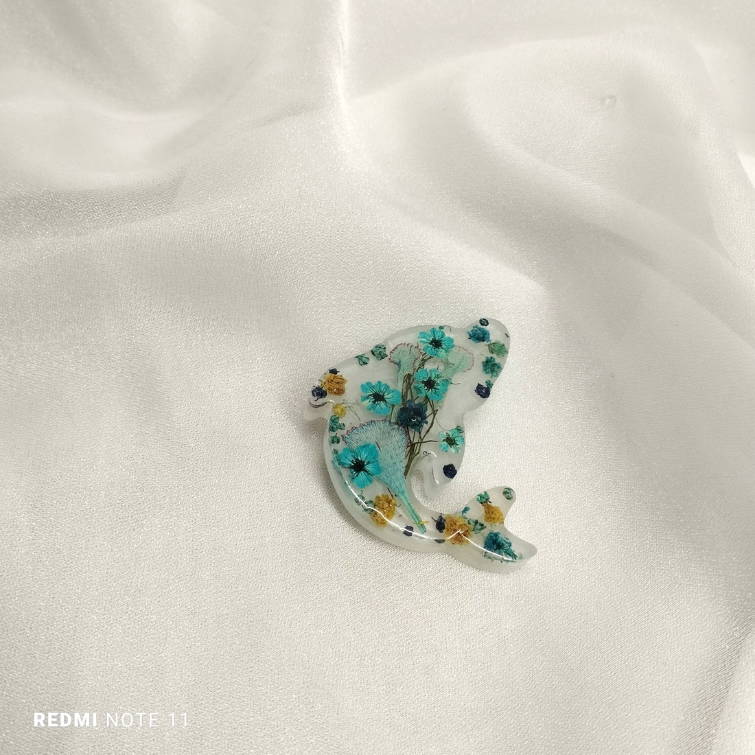 Broșă handmade unicat - din rasina 00697 - bijuterii - broșă, insigne - insigne - Artynos.ro