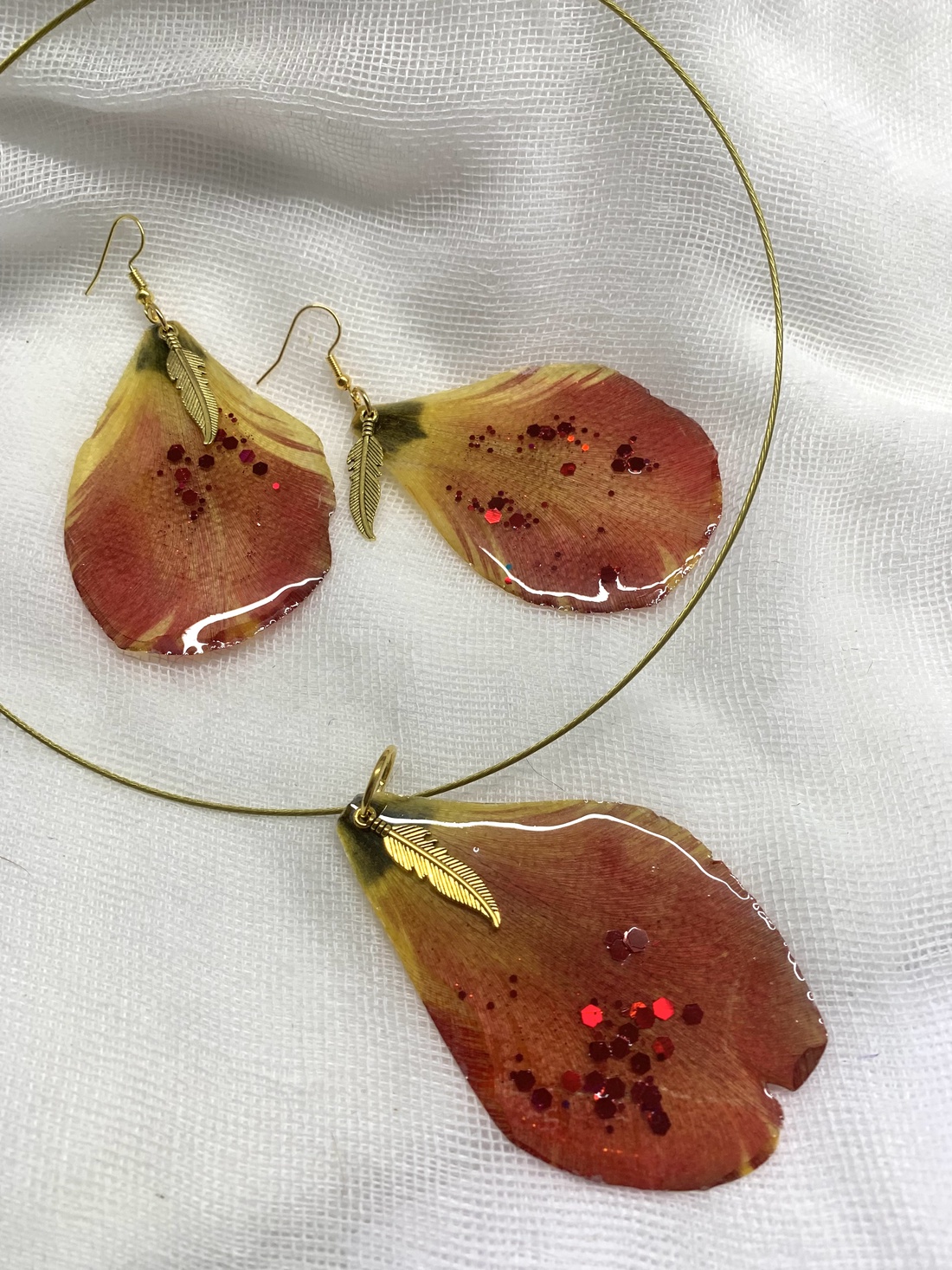 Set bijuterii handmade unicat din rasina si flori naturale 00706 - - Artynos.ro Set bijuterii handmade unicat din rasina si flori naturale 00706 - - Artynos.ro