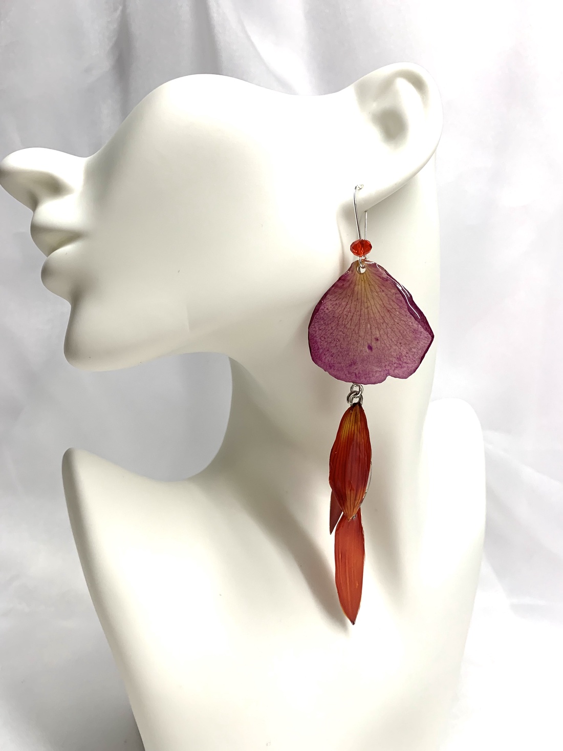 cercei cu flori naturale Trandafiri si Crizanteme 00585 - bijuterii - cercei din rășină - Artynos.ro