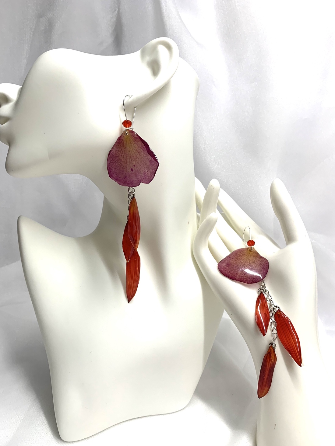 cercei cu flori naturale Trandafiri si Crizanteme 00585 - bijuterii - cercei din rășină - Artynos.ro