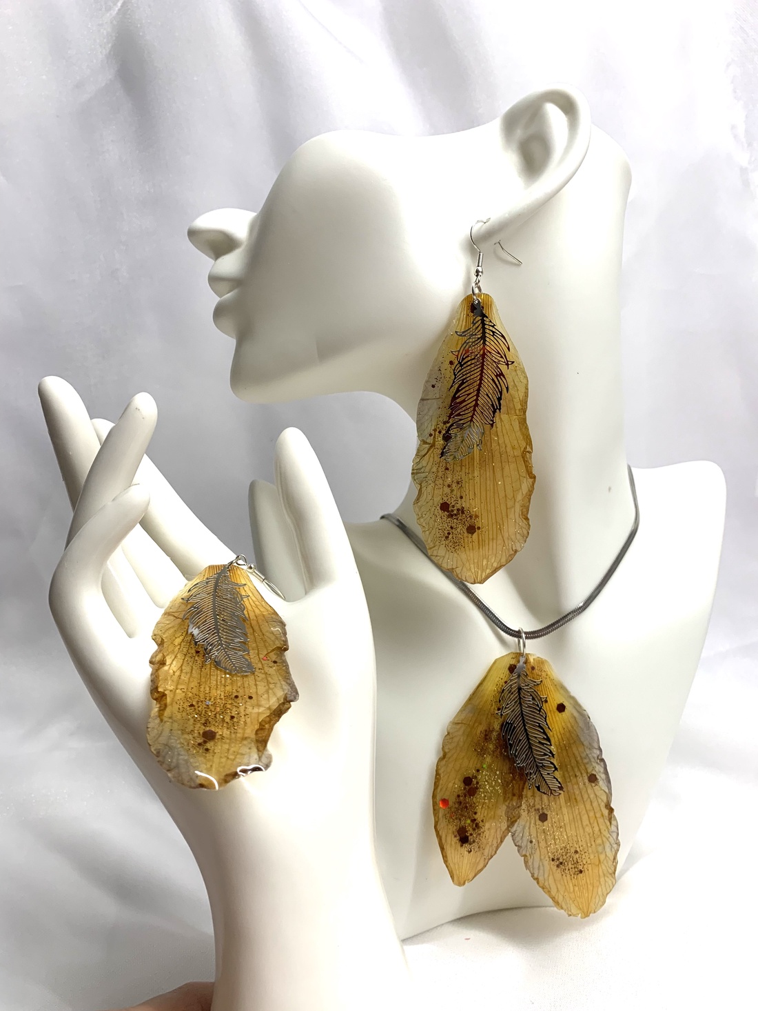 Set cu flori naturale Crini 00570 - bijuterii - seturi de bijuterii - Artynos.ro Set cu flori naturale Crini 00570 - bijuterii - seturi de bijuterii - Artynos.ro