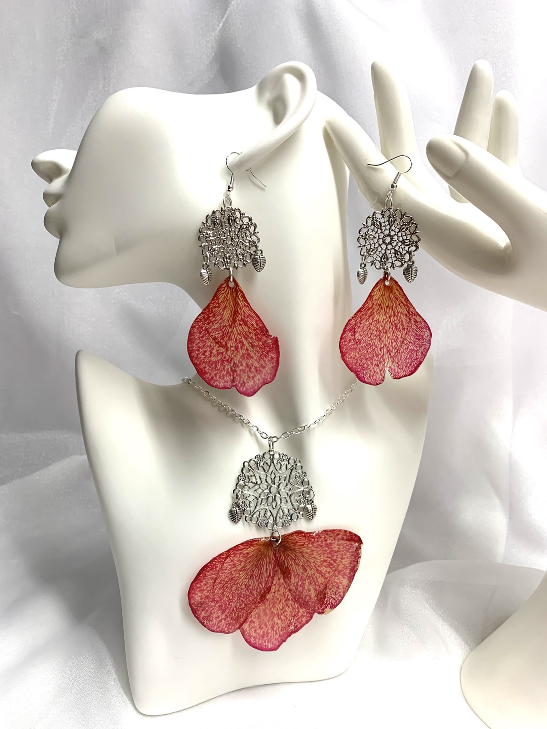 Set bijuterii cu flori naturale Trandafiri 00557 - bijuterii - seturi de bijuterii - Artynos.ro