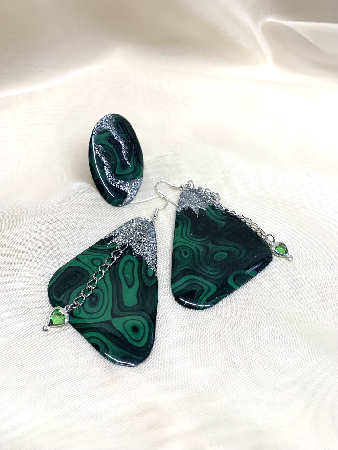 Set bijuterii handmade unicat din rășină 00555 - bijuterii - seturi de bijuterii - Artynos.ro Set bijuterii handmade unicat din rășină 00555 - bijuterii - seturi de bijuterii - Artynos.ro
