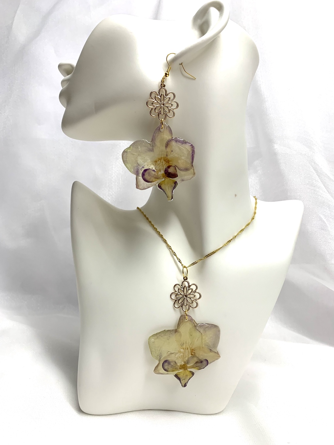 Set Bijuterii cu flori naturale Orhidee 00491 - bijuterii - seturi de bijuterii - Artynos.ro Set Bijuterii cu flori naturale Orhidee 00491 - bijuterii - seturi de bijuterii - Artynos.ro