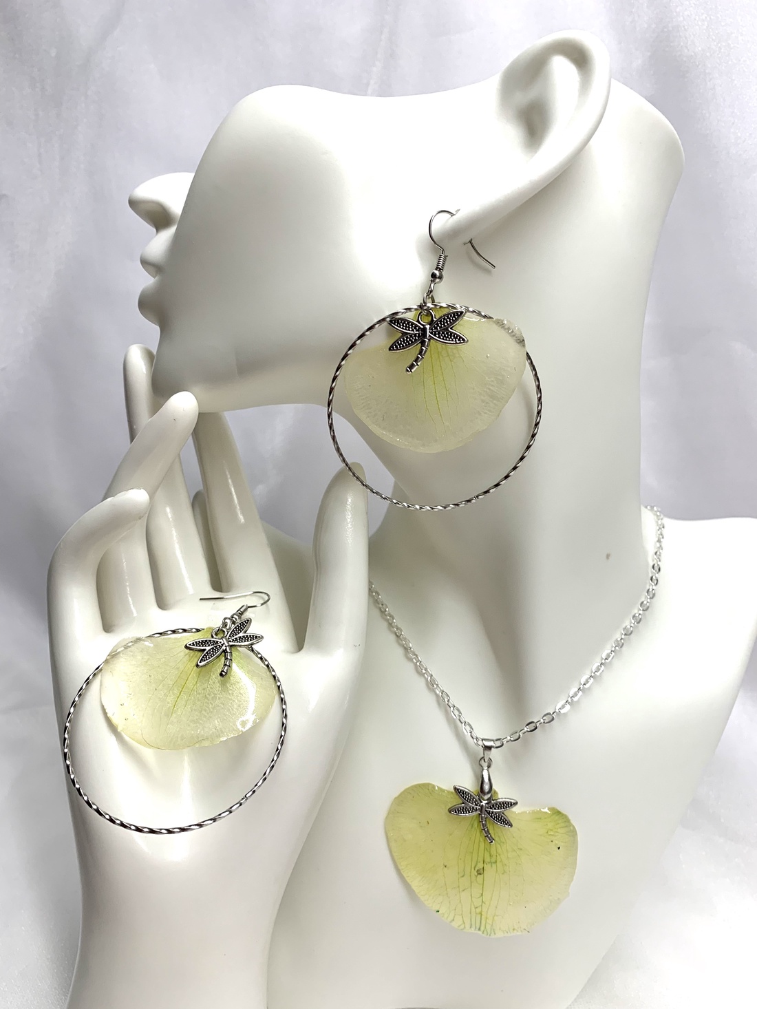 Set bijuterii cu flori naturale Orhidee 00490 - bijuterii - seturi de bijuterii - Artynos.ro Set bijuterii cu flori naturale Orhidee 00490 - bijuterii - seturi de bijuterii - Artynos.ro