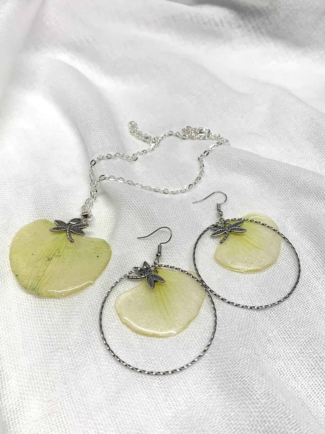 Set bijuterii cu flori naturale Orhidee 00490 - bijuterii - seturi de bijuterii - Artynos.ro Set bijuterii cu flori naturale Orhidee 00490 - bijuterii - seturi de bijuterii - Artynos.ro