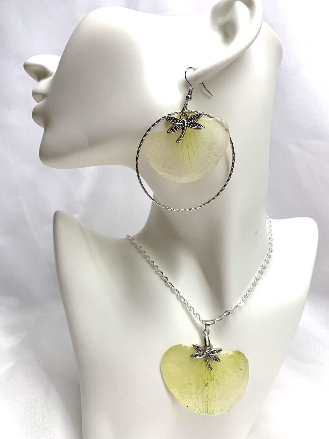 Set bijuterii cu flori naturale Orhidee 00490 - bijuterii - seturi de bijuterii - Artynos.ro Set bijuterii cu flori naturale Orhidee 00490 - bijuterii - seturi de bijuterii - Artynos.ro