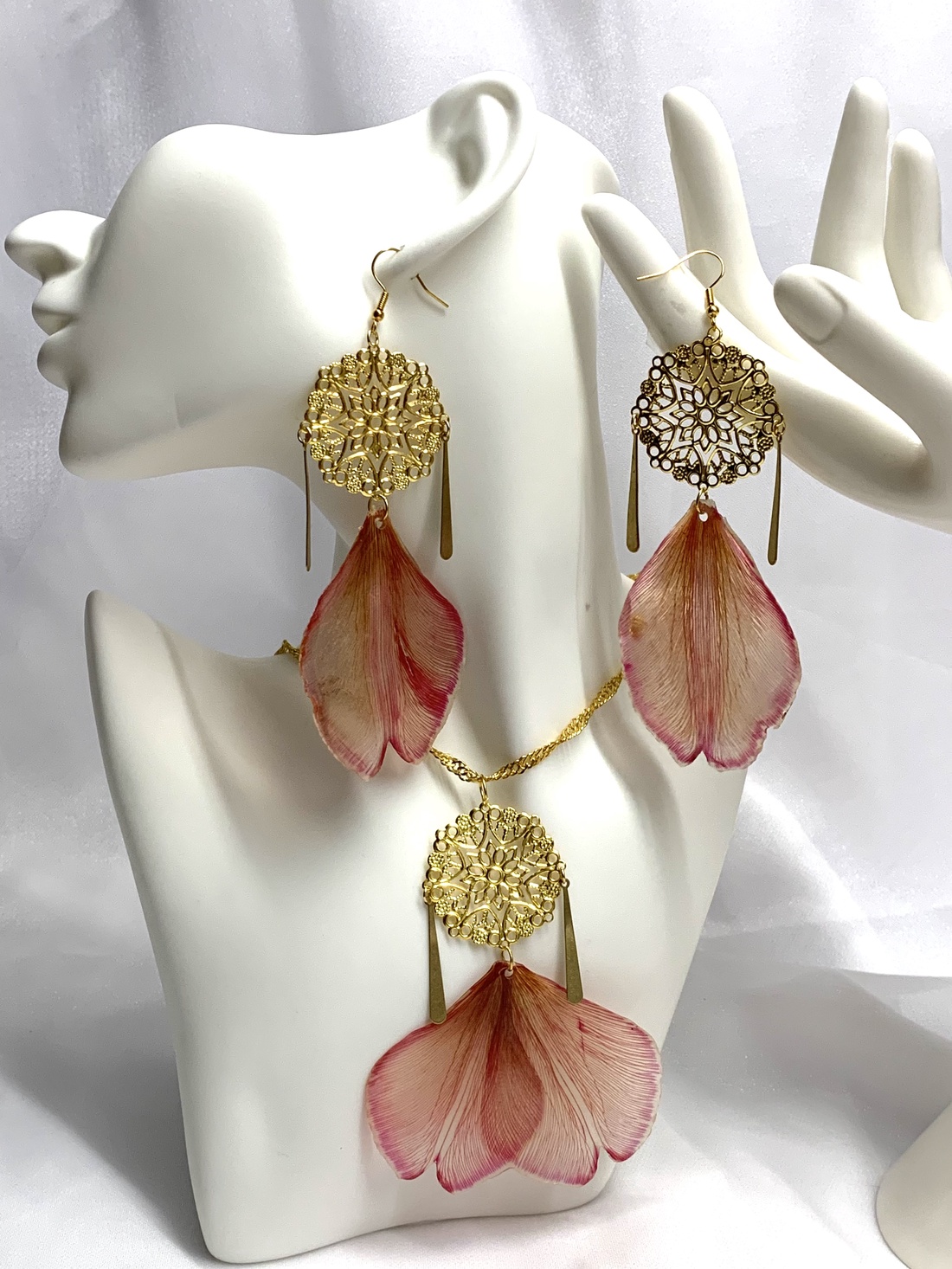 Set bijuterii cu flori naturale Lalele 00240 - bijuterii - seturi de bijuterii - Artynos.ro Set bijuterii cu flori naturale Lalele 00240 - bijuterii - seturi de bijuterii - Artynos.ro