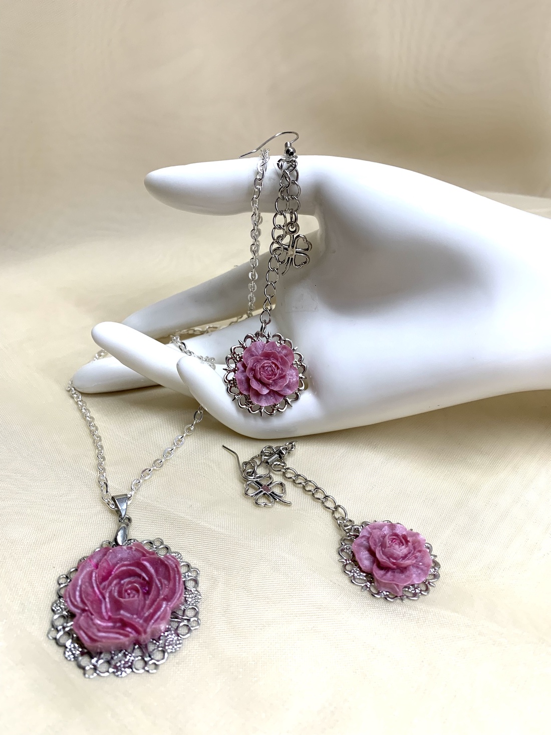 Set Bijuterii handmade unicat din rasina 00911 - bijuterii - seturi de bijuterii - Artynos.ro Set Bijuterii handmade unicat din rasina 00911 - bijuterii - seturi de bijuterii - Artynos.ro