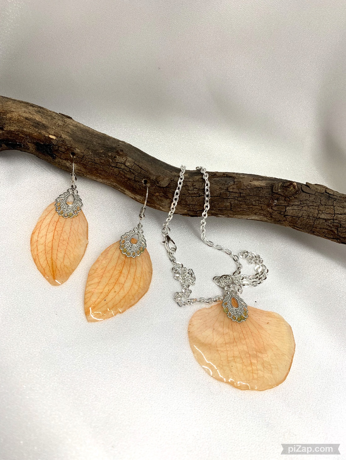 Set bijuterii handmade unicat din rasina si orhidee naturale 00917 - bijuterii - seturi de bijuterii - Artynos.ro Set bijuterii handmade unicat din rasina si orhidee naturale 00917 - bijuterii - seturi de bijuterii - Artynos.ro