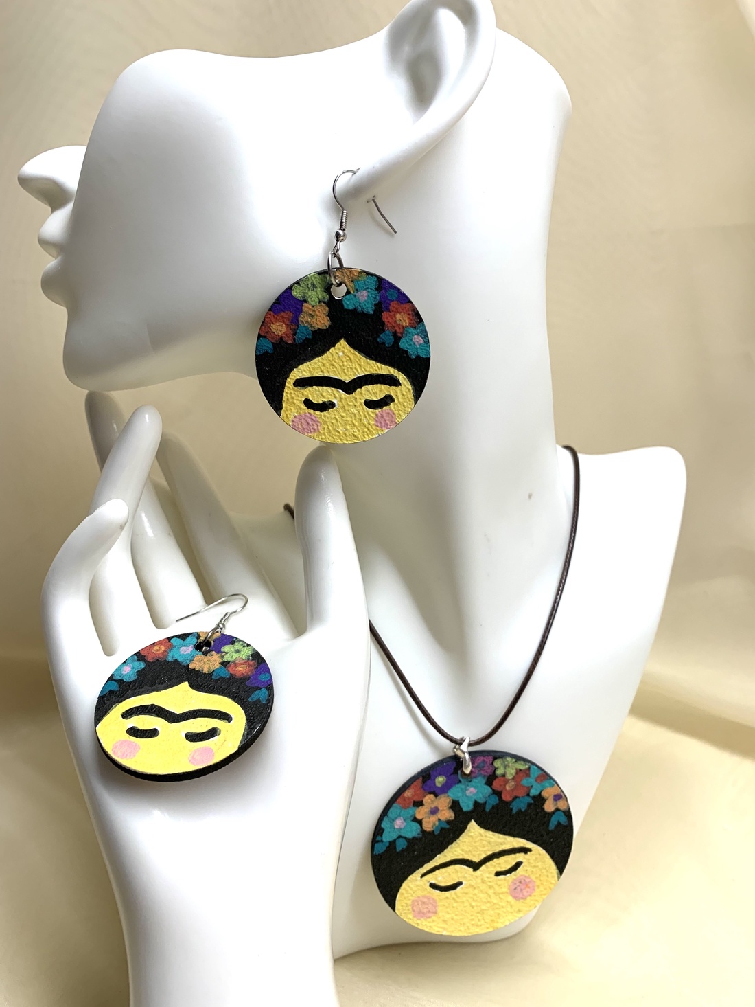 Set bijuterii unicat -pictat manual  00922 - bijuterii - seturi de bijuterii - Artynos.ro Set bijuterii unicat -pictat manual  00922 - bijuterii - seturi de bijuterii - Artynos.ro