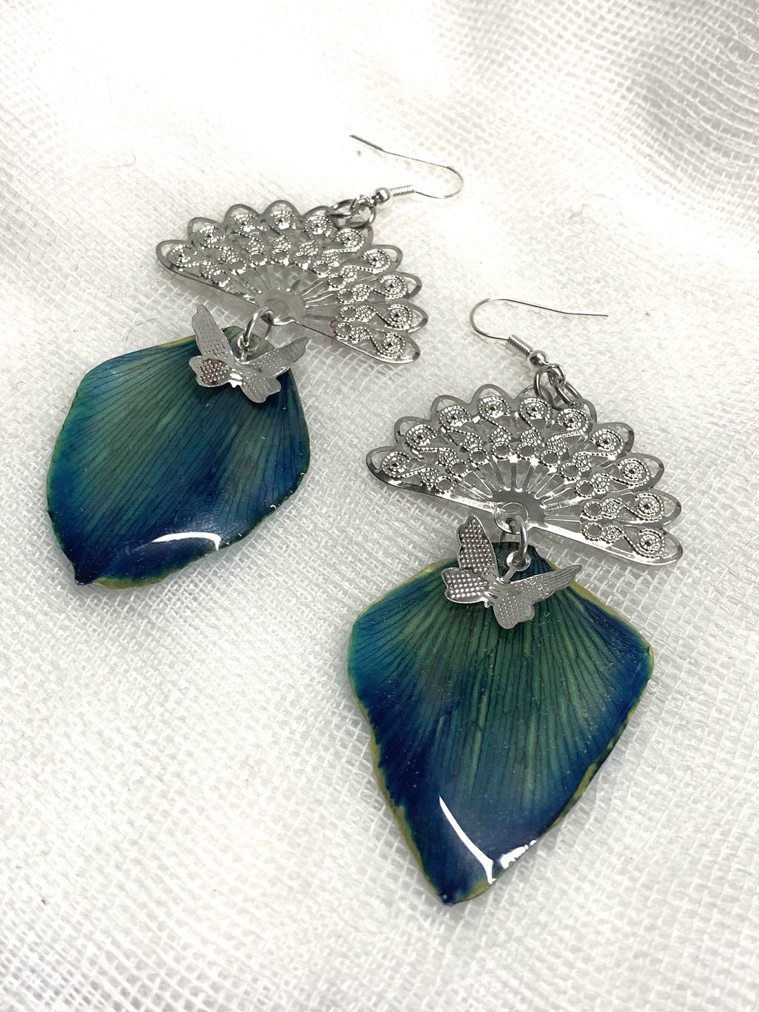 cercei cu flori naturale Narcise 00827 - bijuterii - cercei - cercei din rășină - Artynos.ro cercei cu flori naturale Narcise 00827 - bijuterii - cercei - cercei din rășină - Artynos.ro