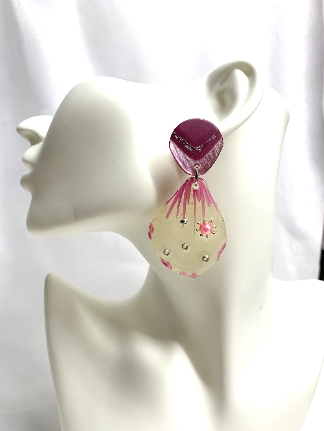 cercei handmade unicat din rasina si flori naturale 00084  - bijuterii - cercei din rășină - Artynos.ro