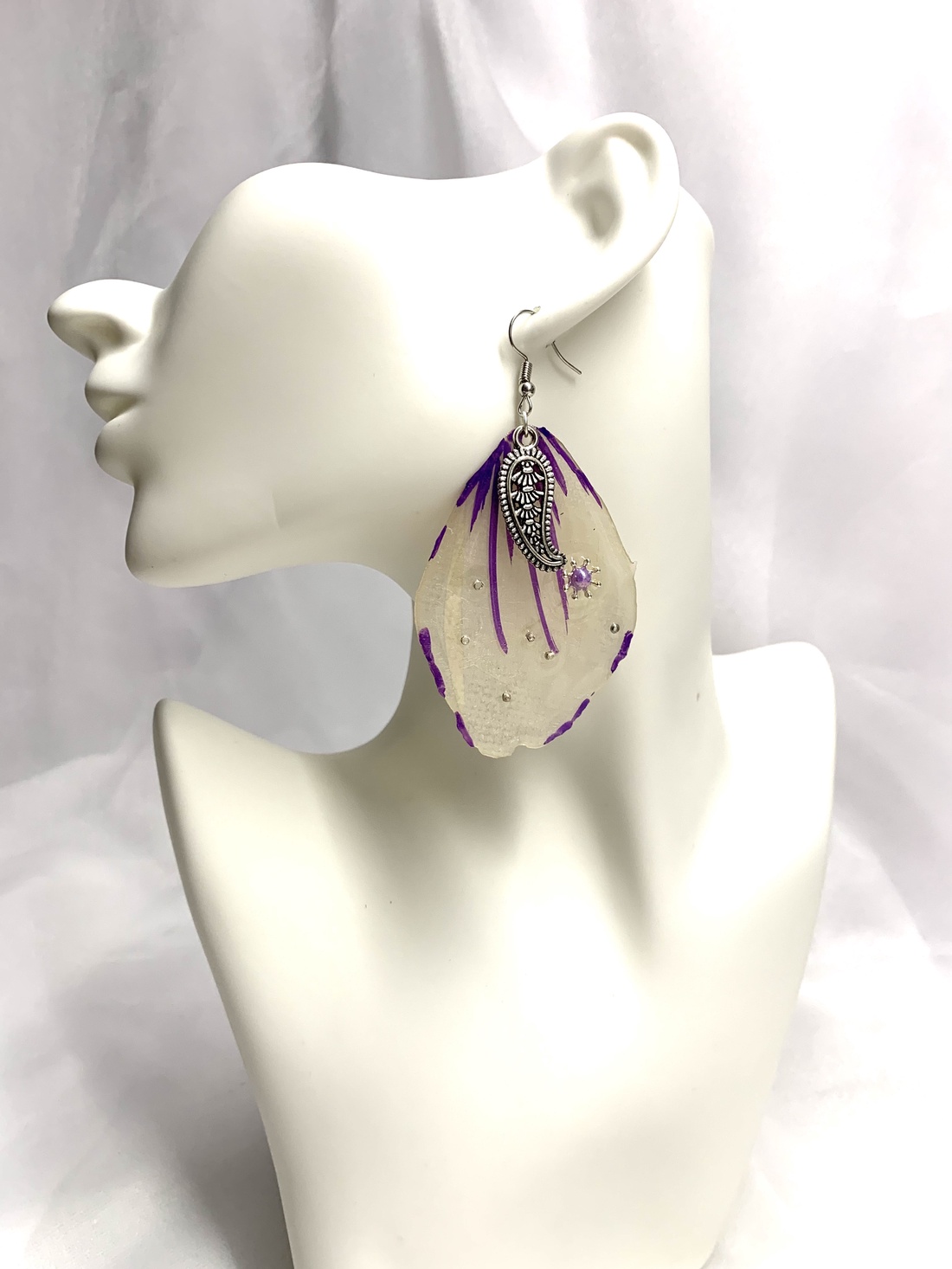 cercei cu flori naturale Bujori 00116 - bijuterii - cercei din rășină - Artynos.ro