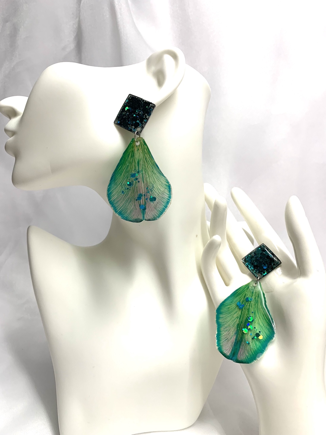 cercei handmade unicat din rasina si flori naturale 00122 - bijuterii - cercei - cercei din rășină - Artynos.ro cercei handmade unicat din rasina si flori naturale 00122 - bijuterii - cercei - cercei din rășină - Artynos.ro
