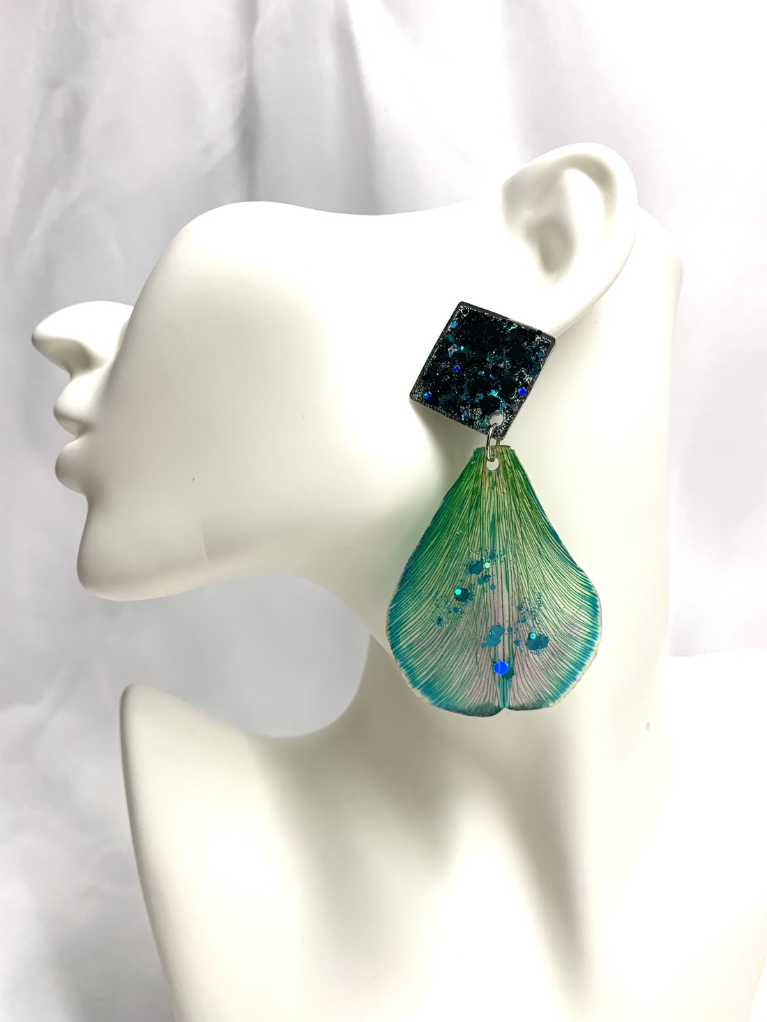 cercei handmade unicat din rasina si flori naturale 00122 - bijuterii - cercei - cercei din rășină - Artynos.ro cercei handmade unicat din rasina si flori naturale 00122 - bijuterii - cercei - cercei din rășină - Artynos.ro