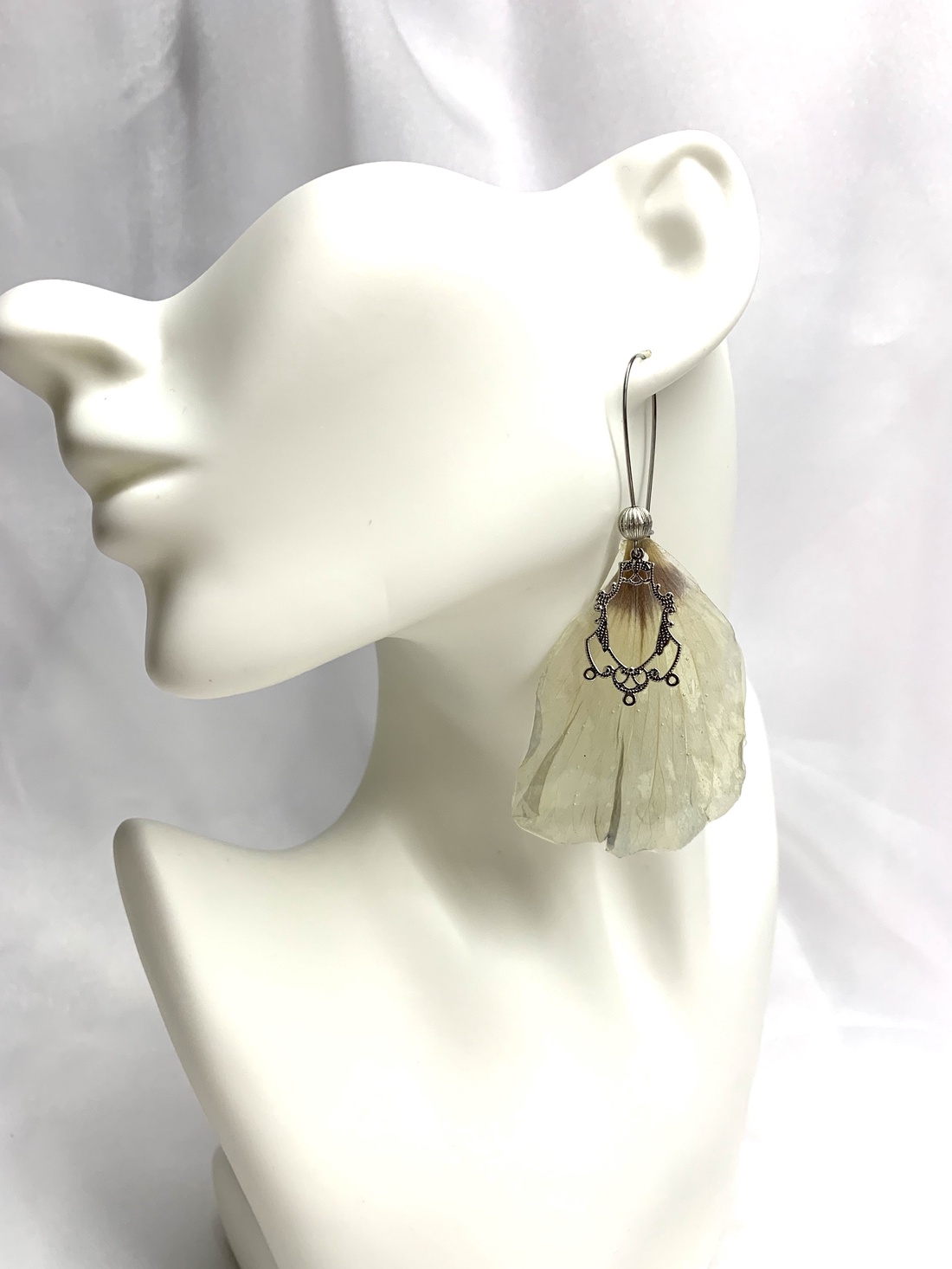 Cercei cu flori naturale Trandafiri 00180 - bijuterii - cercei din rășină - Artynos.ro Cercei cu flori naturale Trandafiri 00180 - bijuterii - cercei din rășină - Artynos.ro