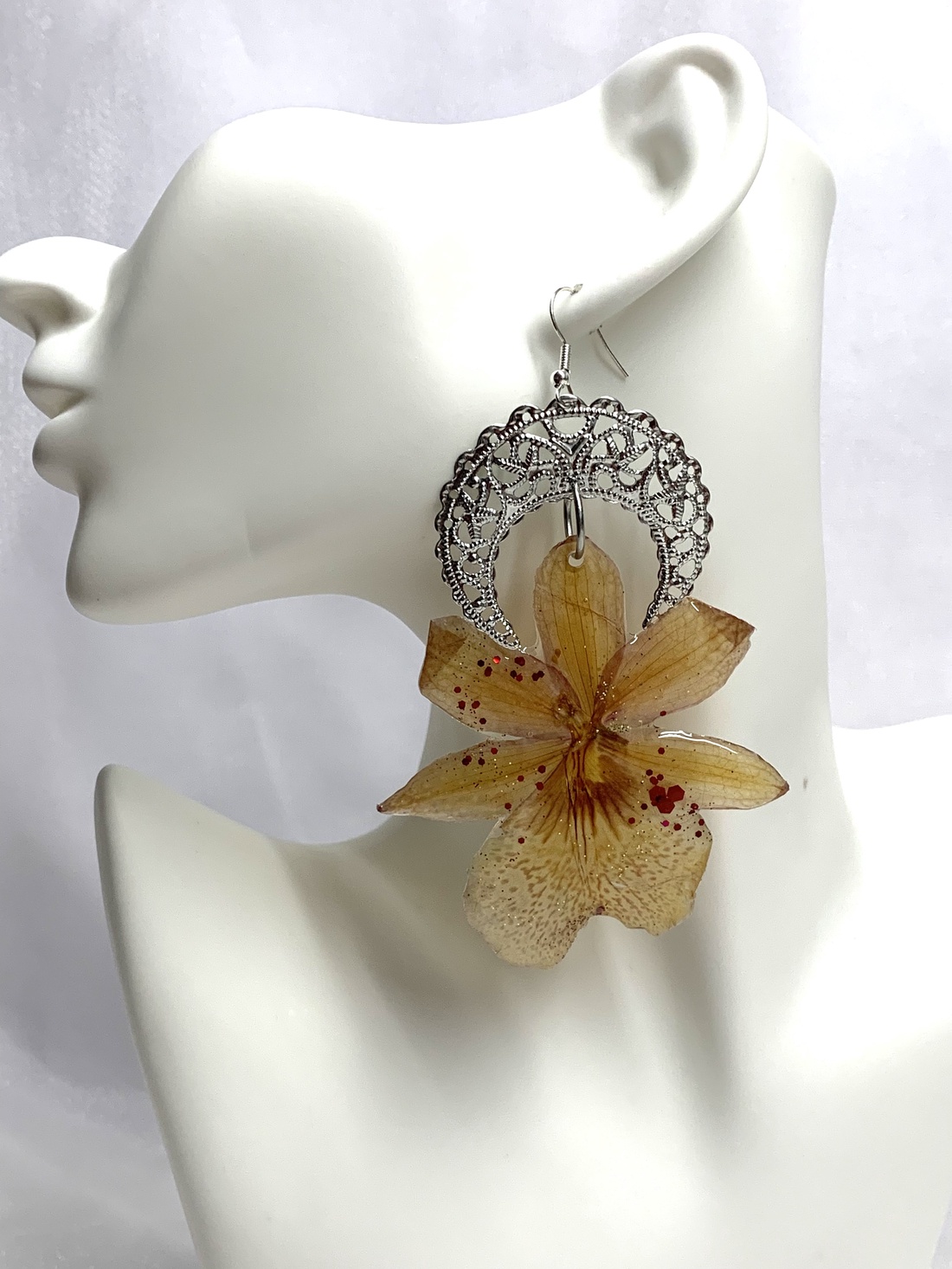 cercei cu flori naturale Orhidee 00187 - bijuterii - cercei din rășină - Artynos.ro cercei cu flori naturale Orhidee 00187 - bijuterii - cercei din rășină - Artynos.ro