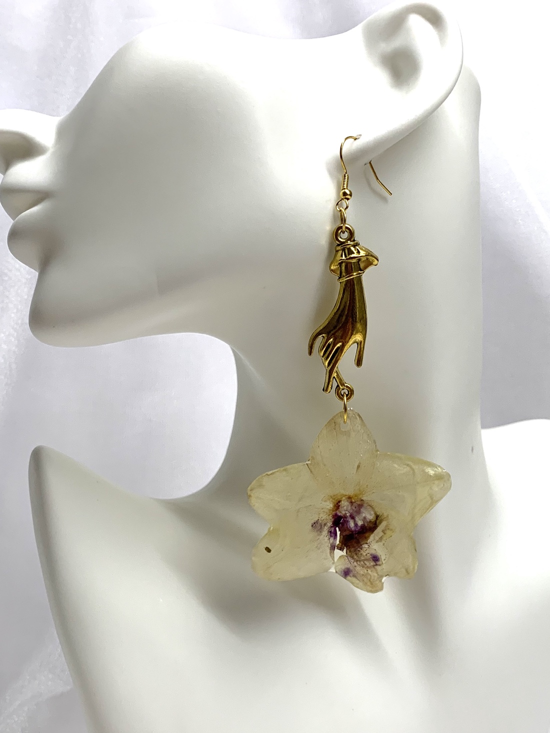 cercei cu flori naturale Orhidee 00401 - bijuterii - cercei - cercei din rășină - Artynos.ro