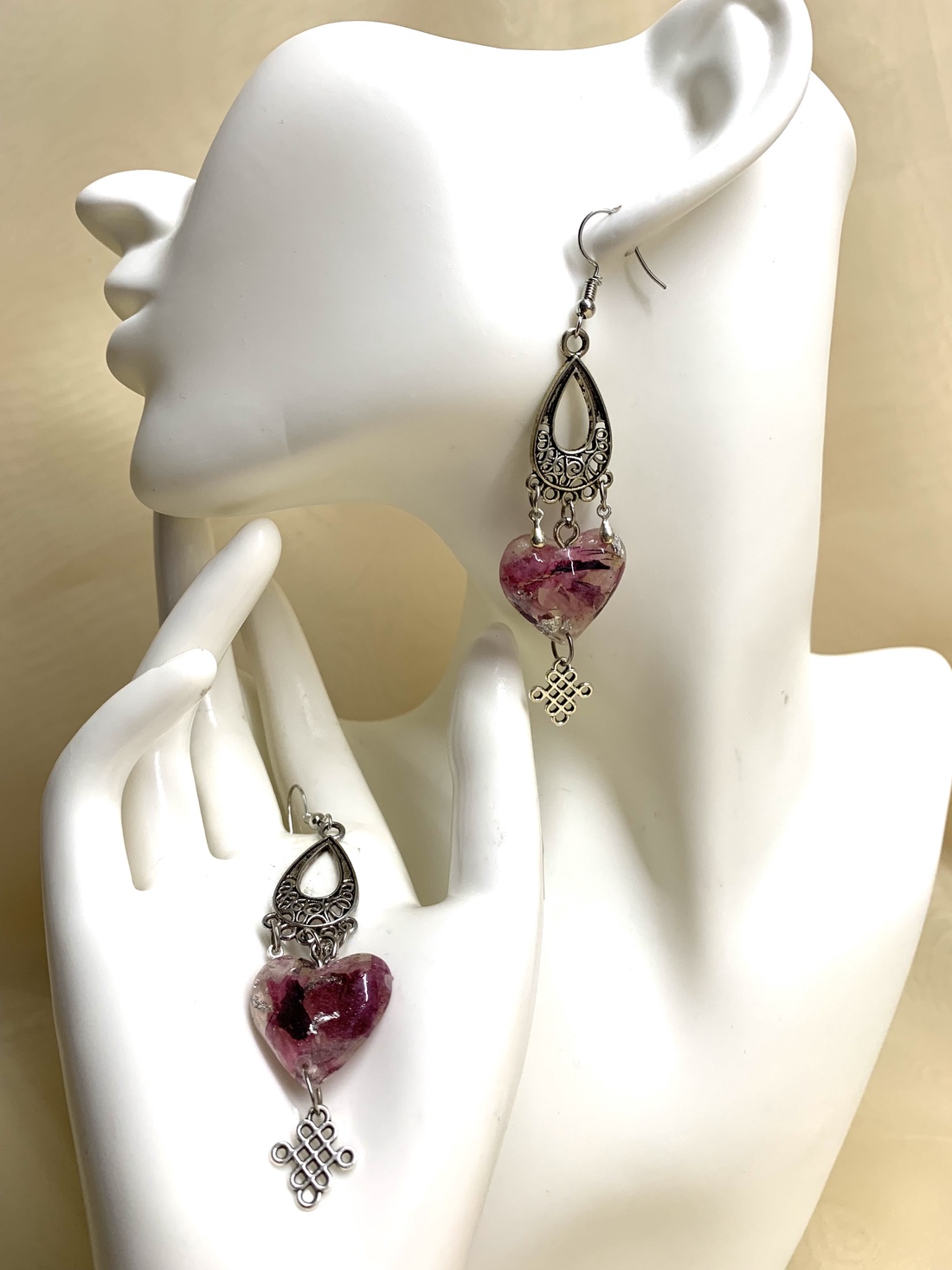 cercei cui flori naturale Magnolie 00421 - bijuterii - cercei din rășină - Artynos.ro cercei cui flori naturale Magnolie 00421 - bijuterii - cercei din rășină - Artynos.ro