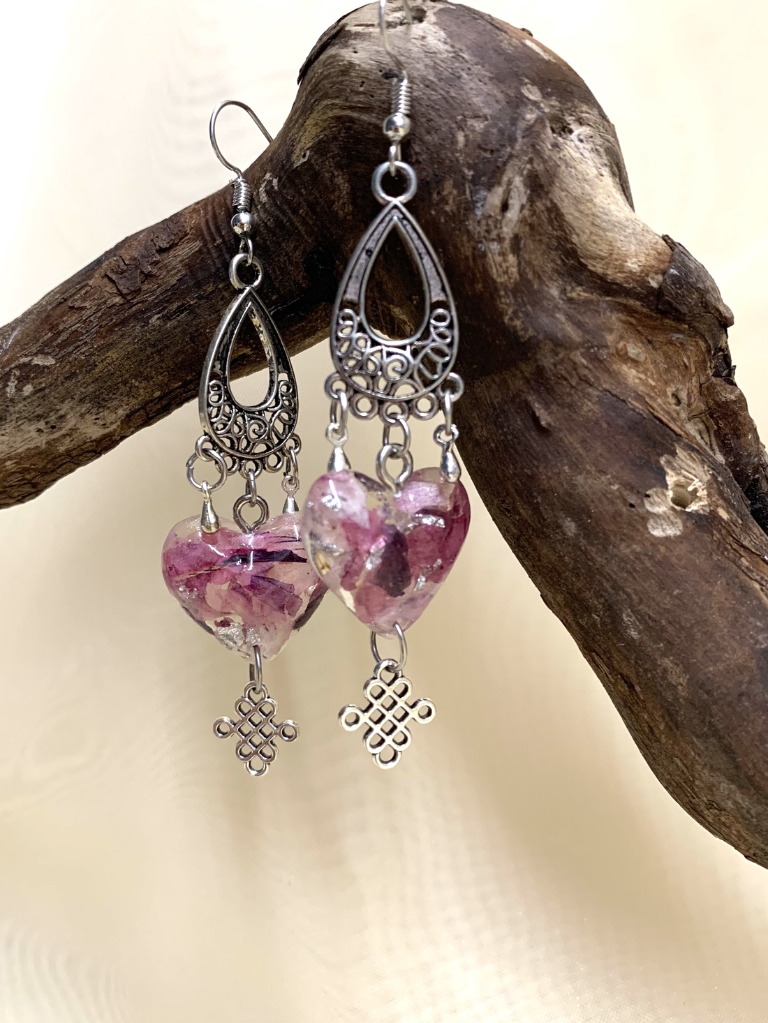 cercei cui flori naturale Magnolie 00421 - bijuterii - cercei din rășină - Artynos.ro cercei cui flori naturale Magnolie 00421 - bijuterii - cercei din rășină - Artynos.ro