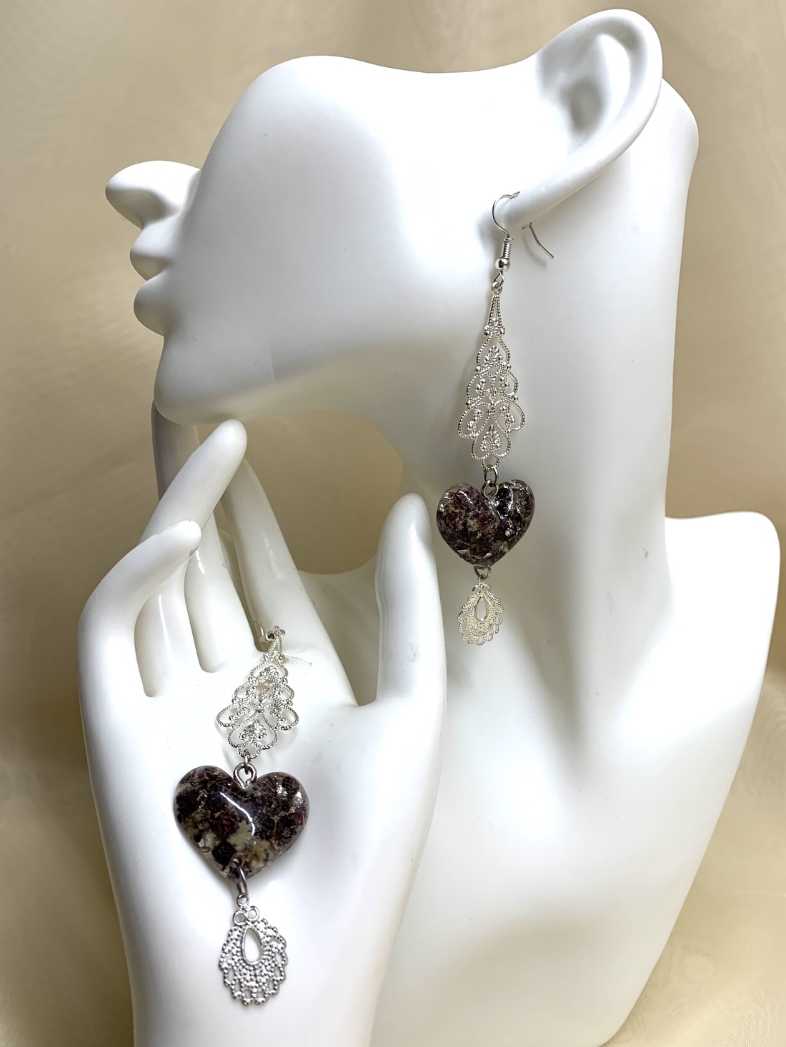 cercei cu flori naturale Trandafiri 00419 - bijuterii - cercei - cercei din rășină - Artynos.ro