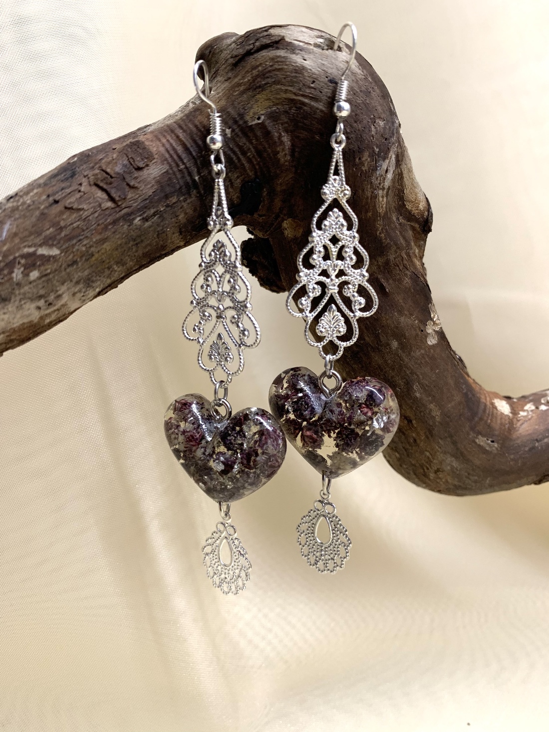 cercei cu flori naturale Trandafiri 00419 - bijuterii - cercei - cercei din rășină - Artynos.ro