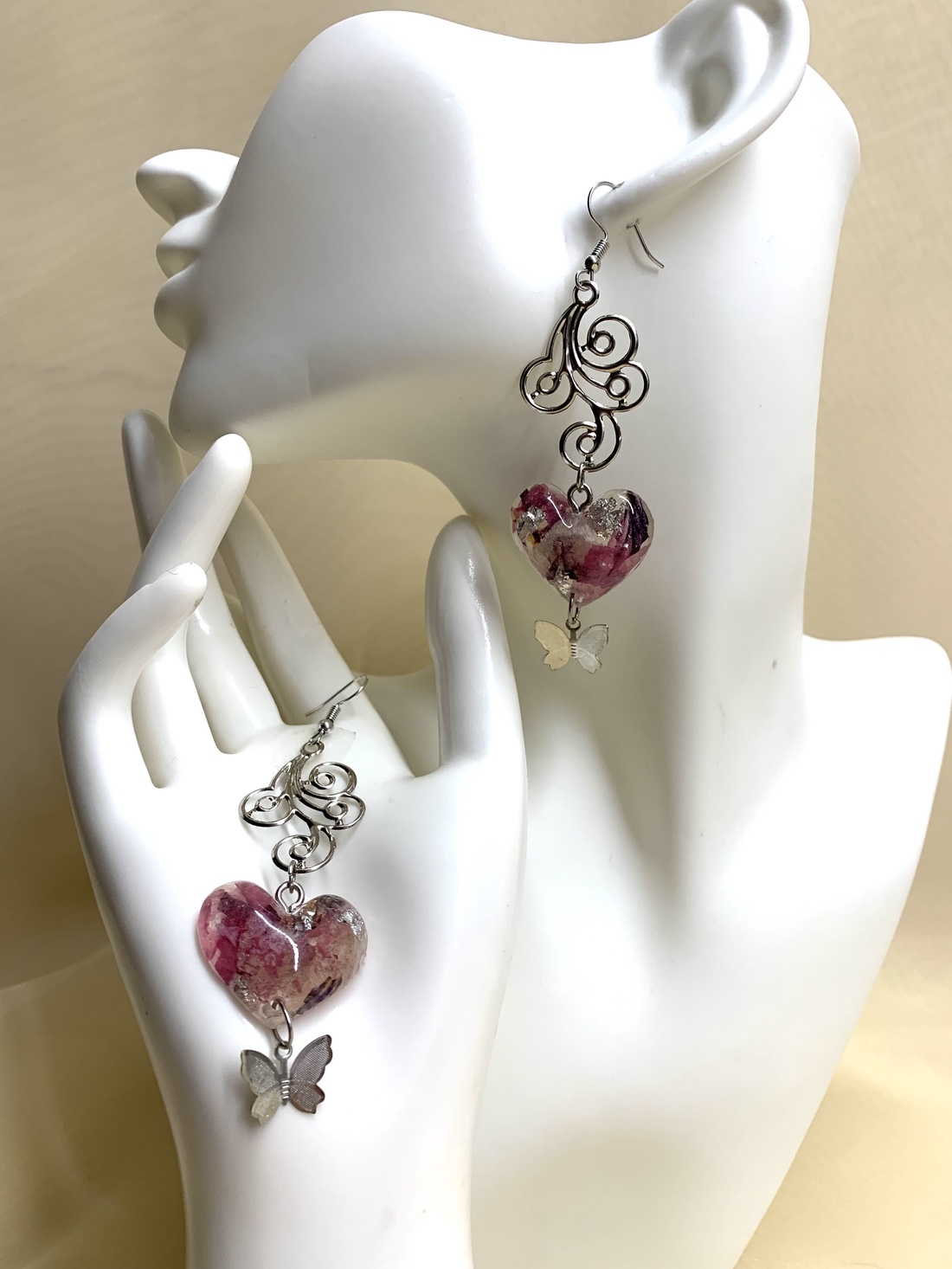 cercei cu flori naturale Trandafiri 00420 - bijuterii - cercei - cercei din rășină - Artynos.ro