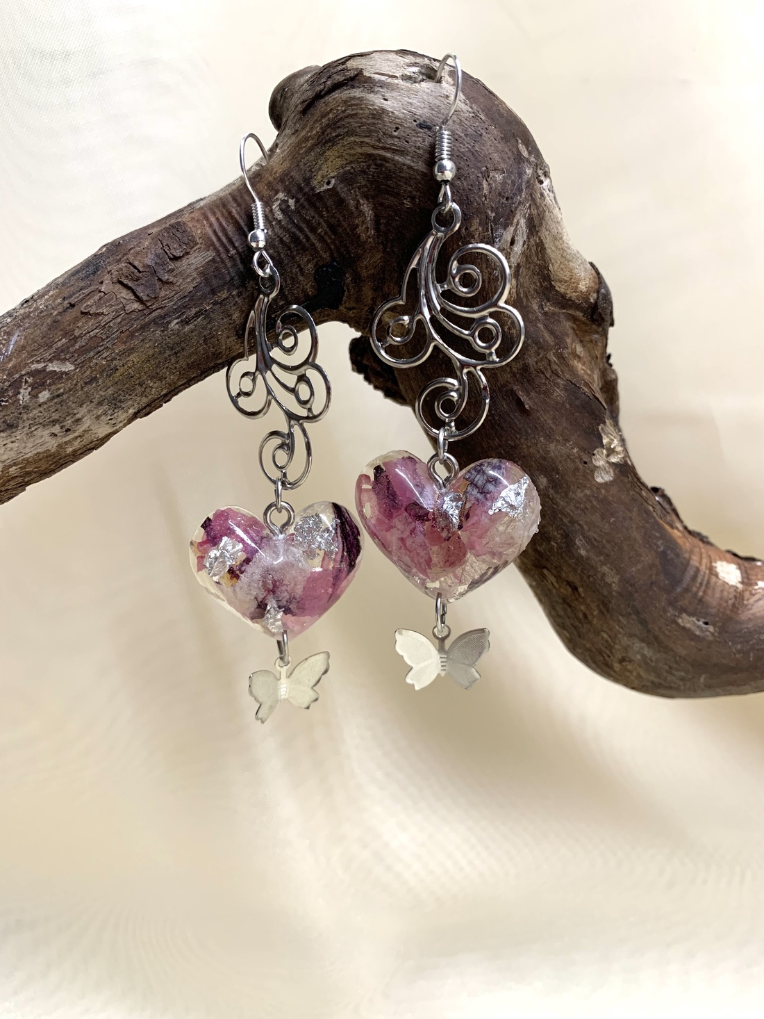 cercei cu flori naturale Trandafiri 00420 - bijuterii - cercei - cercei din rășină - Artynos.ro