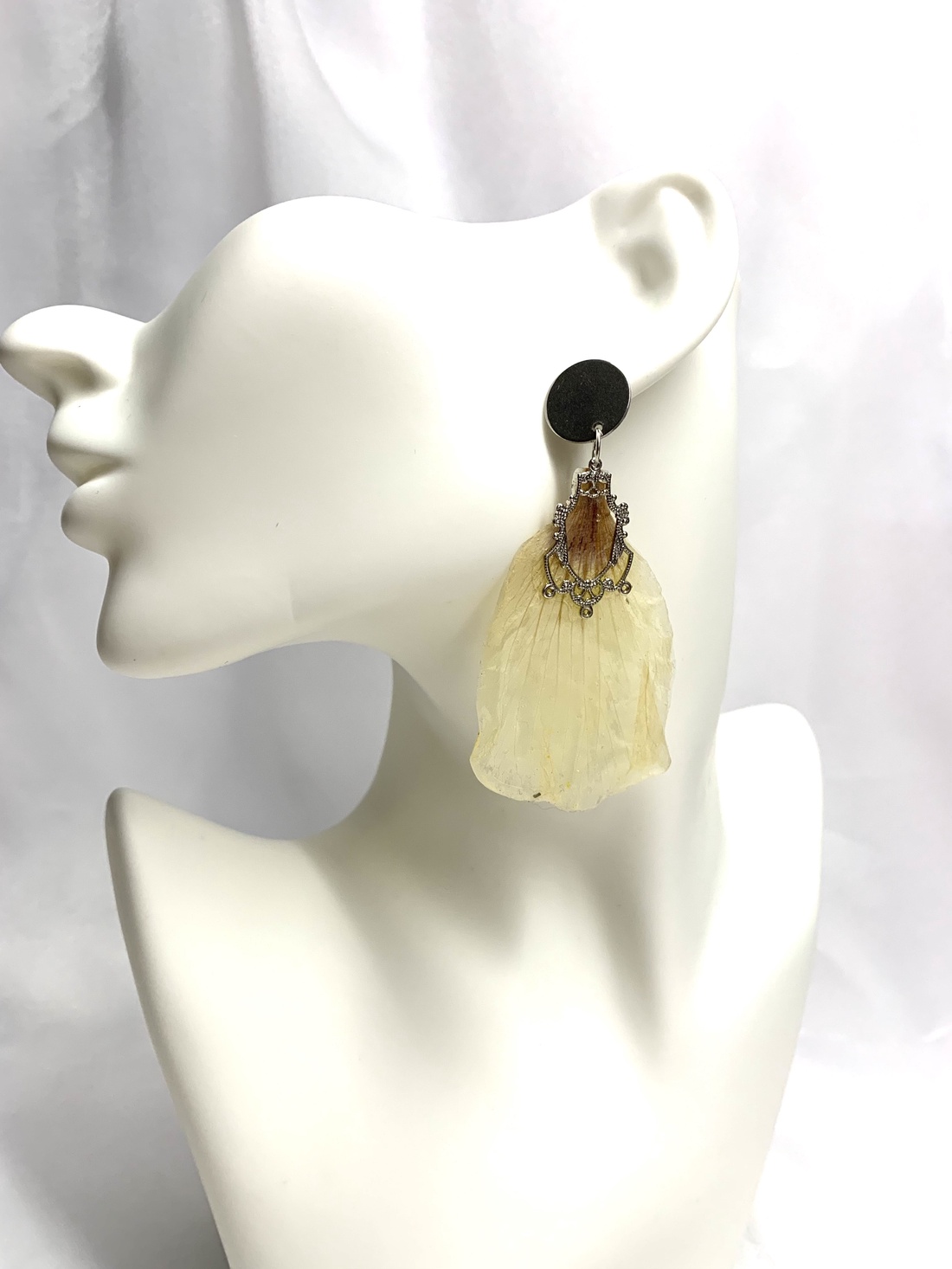 cercei cu flori naturale Trandafiri 01024 - bijuterii - cercei din rășină - Artynos.ro