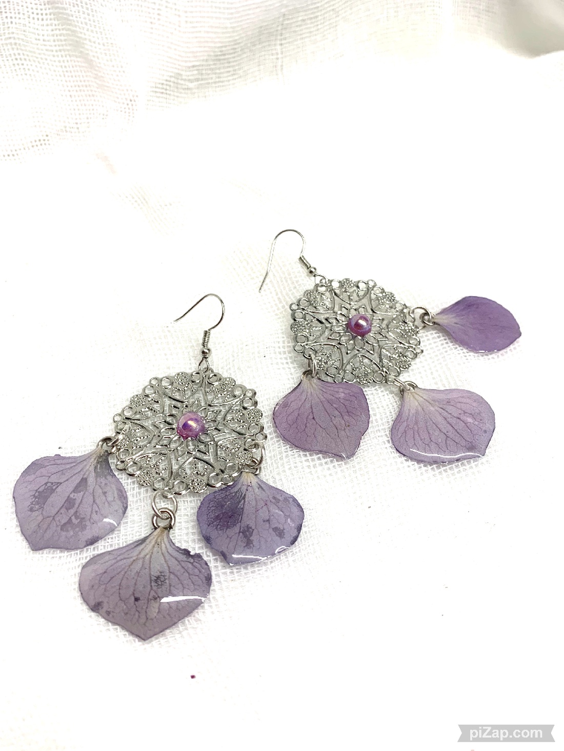 cercei cu flori naturale Hortensie 01033 - bijuterii - cercei - cercei din rășină - Artynos.ro cercei cu flori naturale Hortensie 01033 - bijuterii - cercei - cercei din rășină - Artynos.ro