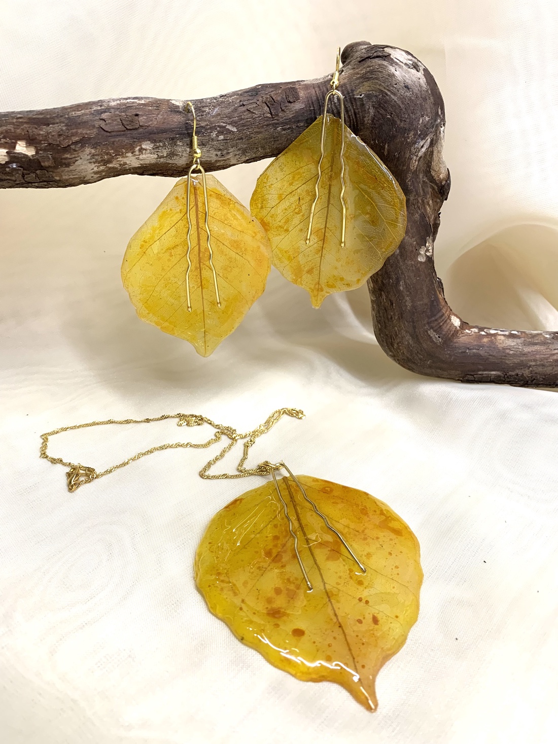 Set bijuterii cu frunze naturale Magnolie 01100 -  - Artynos.ro Set bijuterii cu frunze naturale Magnolie 01100 -  - Artynos.ro