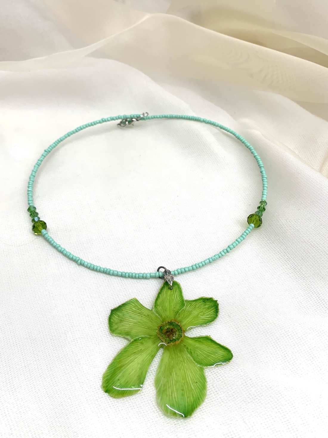 Colier cu flori naturale Narcisa 01132   -  - Artynos.ro